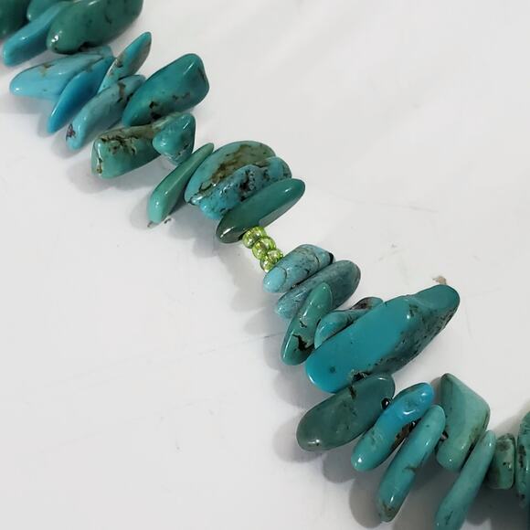 Turquoise Chip Green Stone Bead Pendant Sterling Silver Leaf Clasp Necklace - Picture 5 of 8